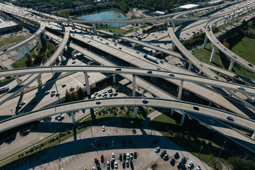 What Is the Difference Between a Freeway and a Highway?